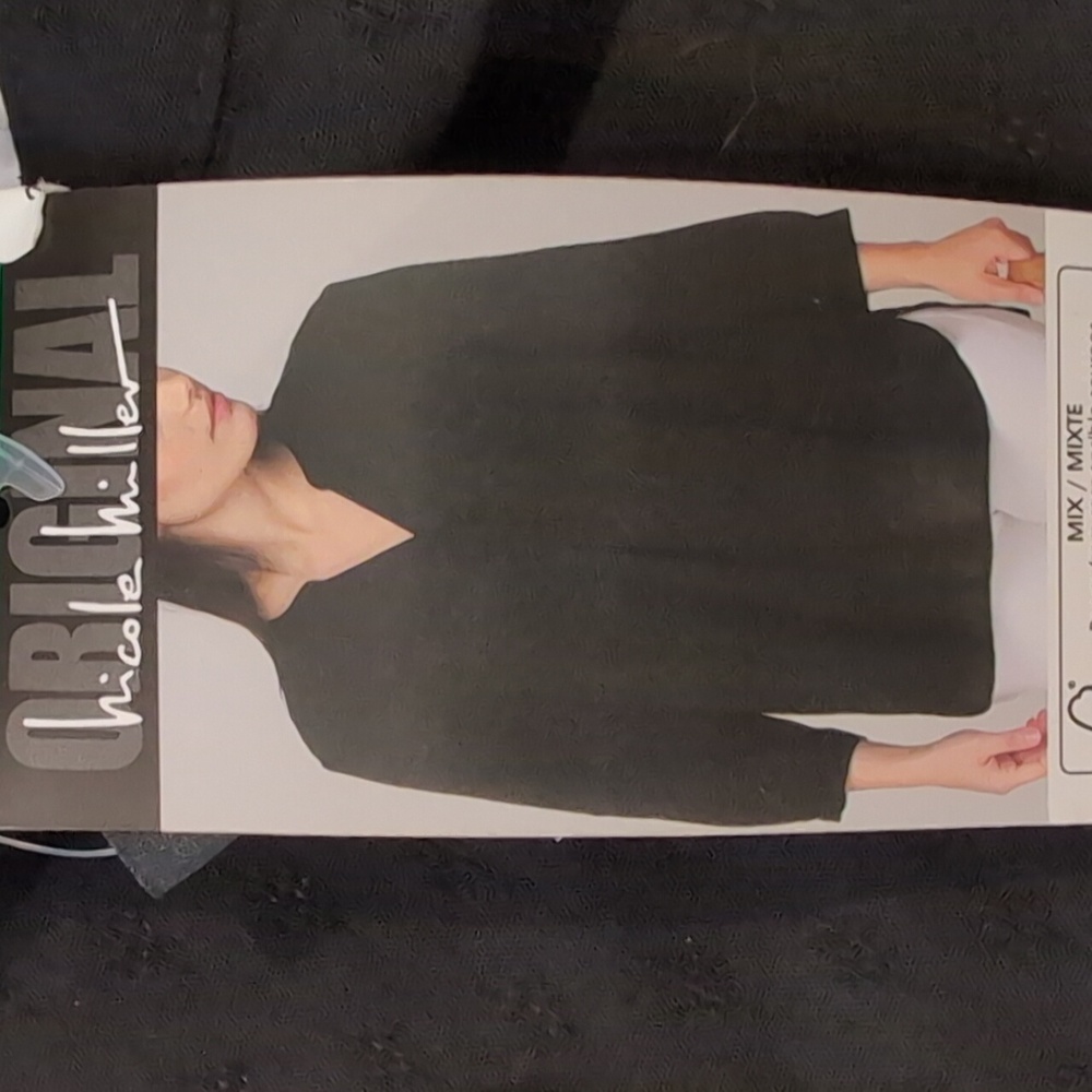XL: Nicole Miller V-Neck Blouse